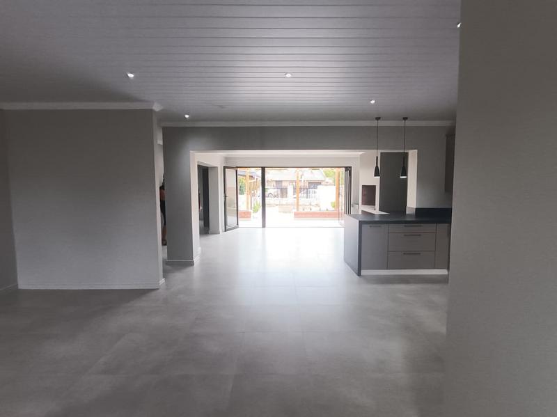 3 Bedroom Property for Sale in Hartenbos Central Western Cape